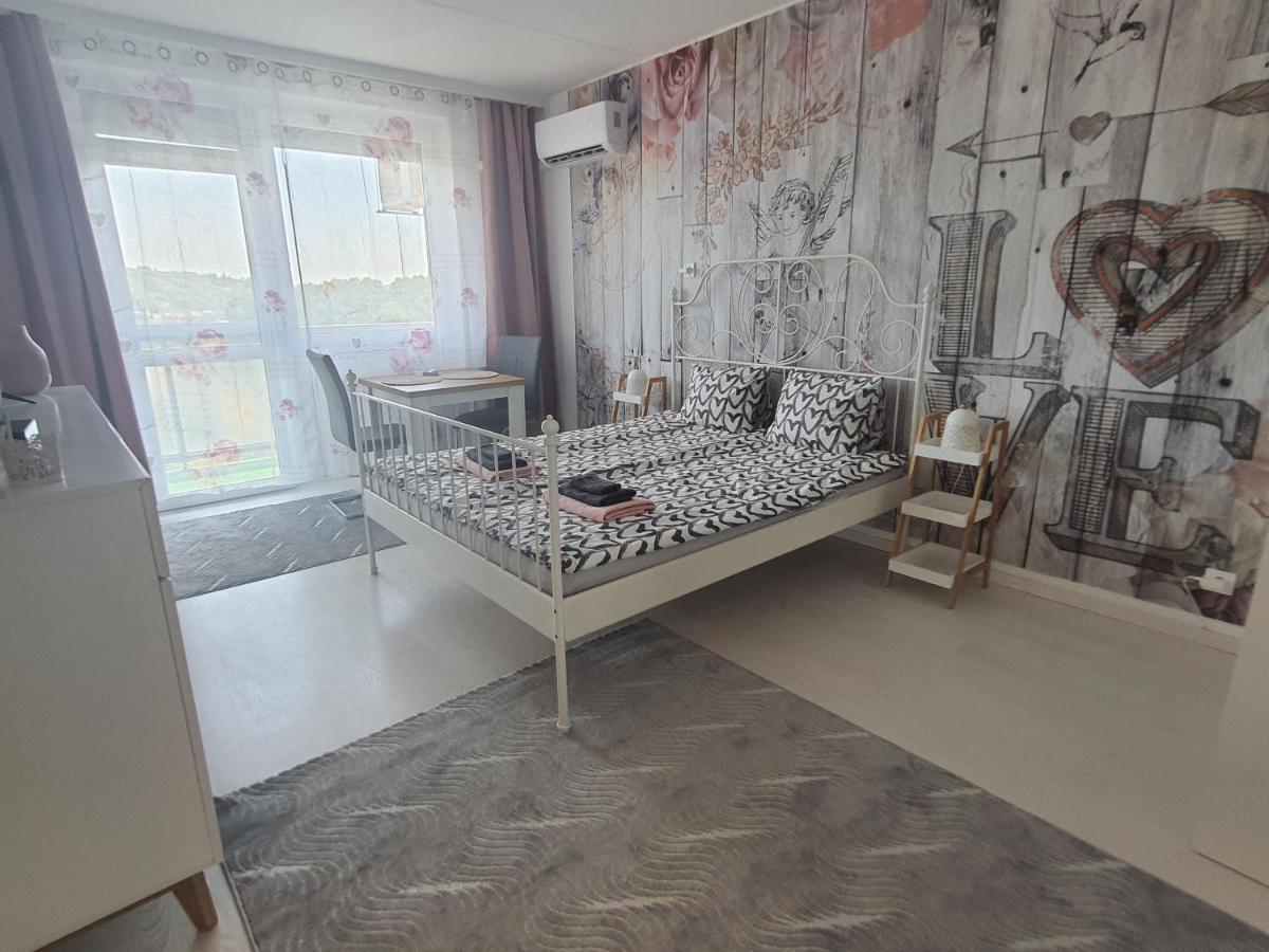 Hegyalja Apartman Мішкольц Екстер'єр фото