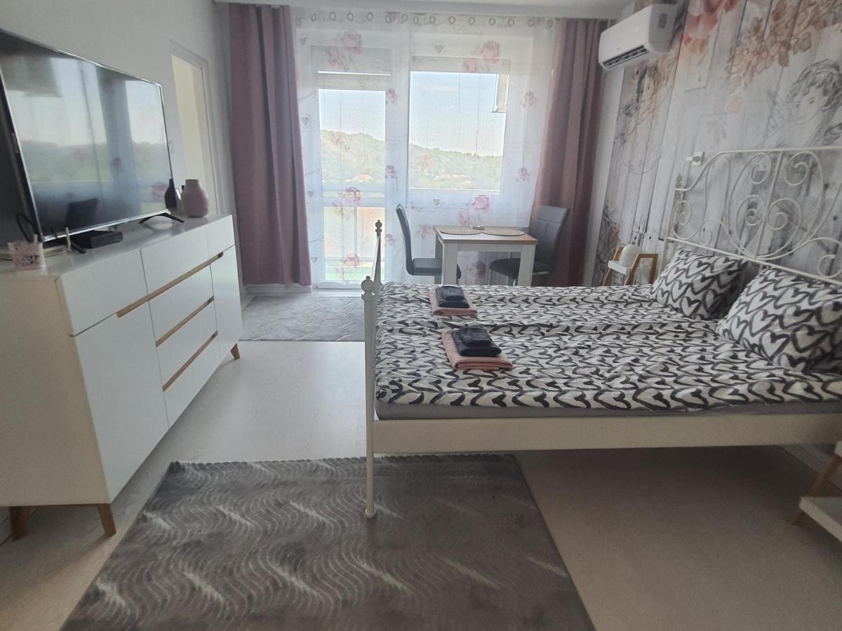 Hegyalja Apartman Мішкольц Екстер'єр фото