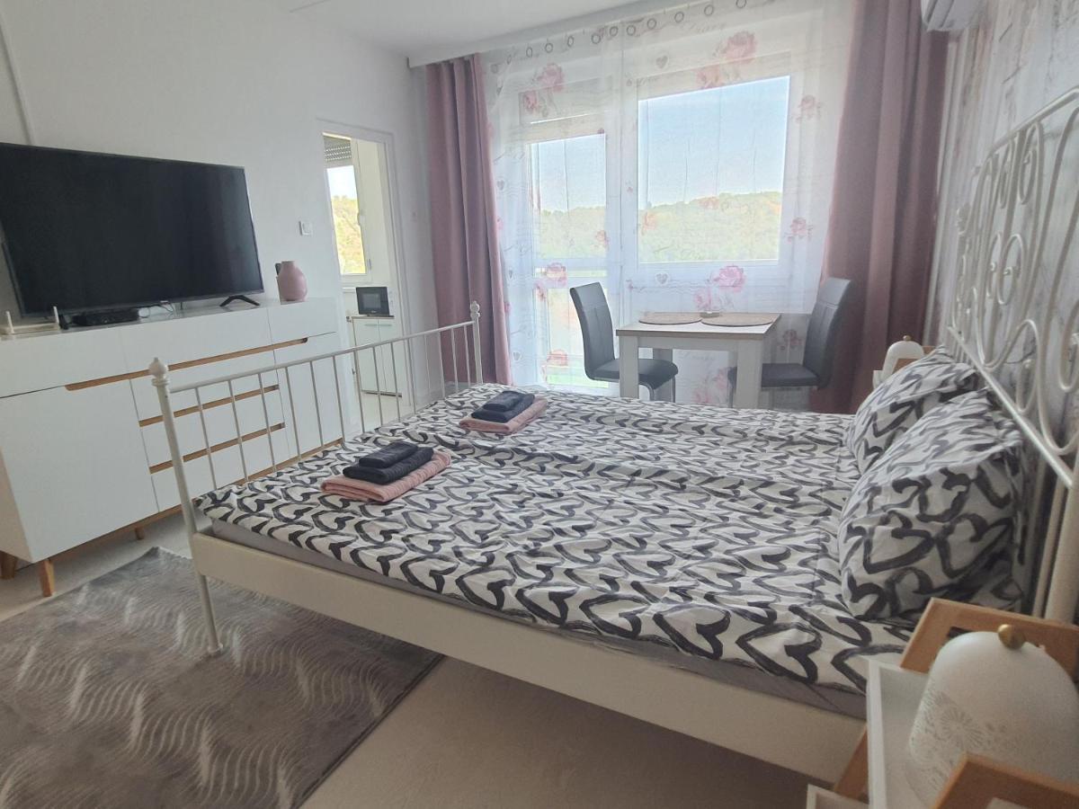 Hegyalja Apartman Мішкольц Екстер'єр фото