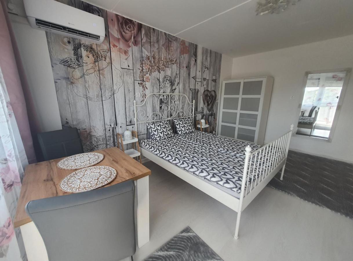 Hegyalja Apartman Мішкольц Екстер'єр фото